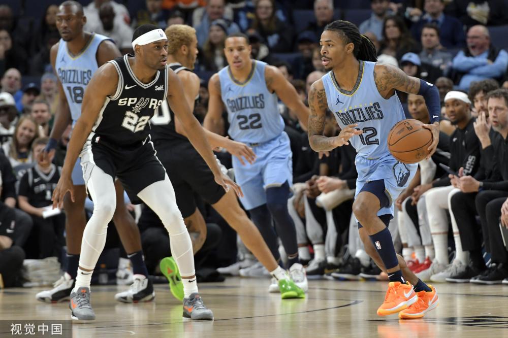 她的表现不 她的表现不