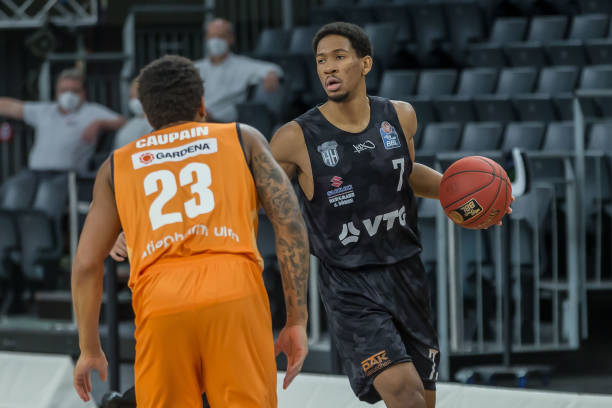 他的到来为 他的到来为